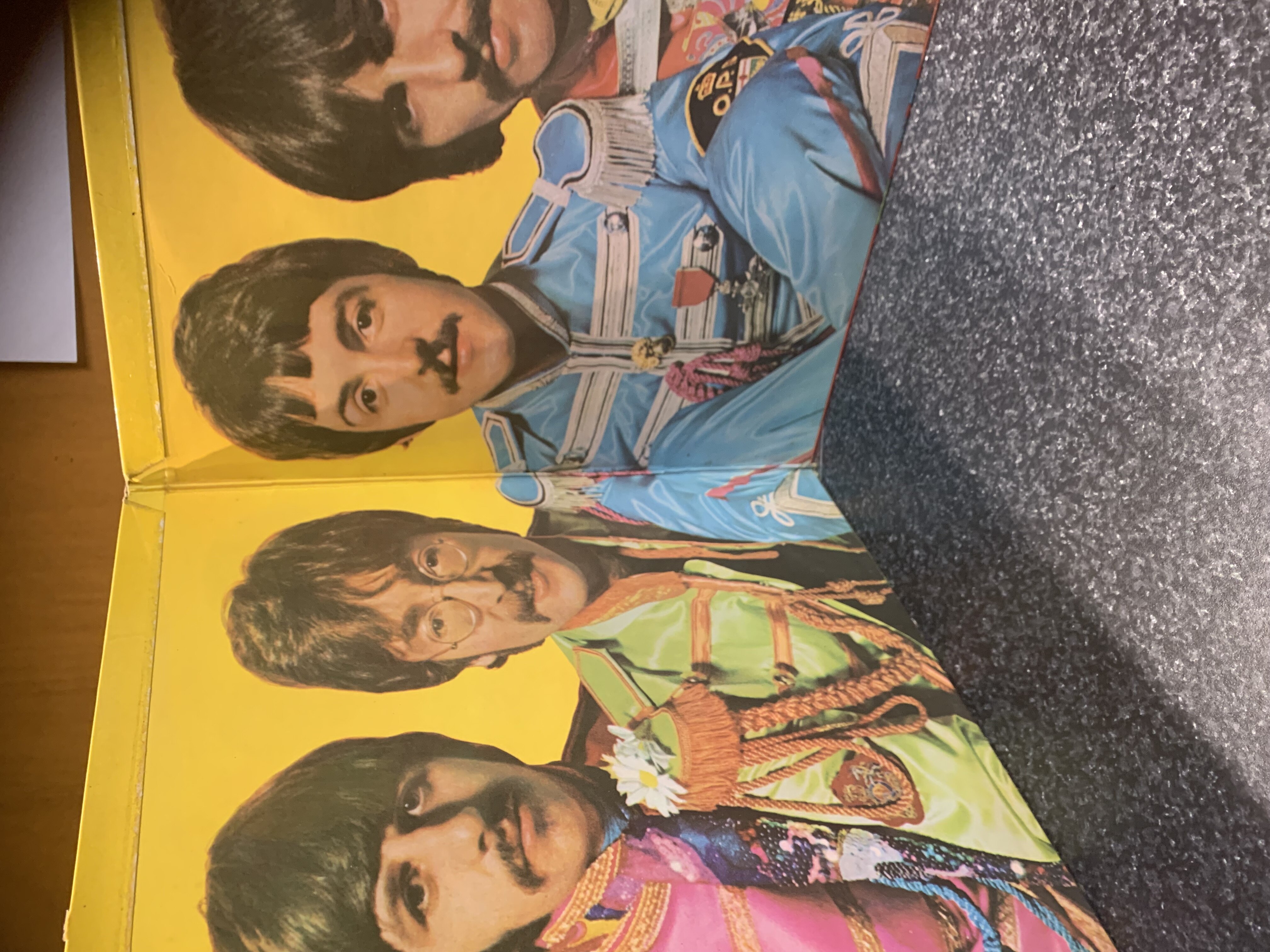 The Beatles - SGT Pepper Lonely Hearts Club Band - Tron Records