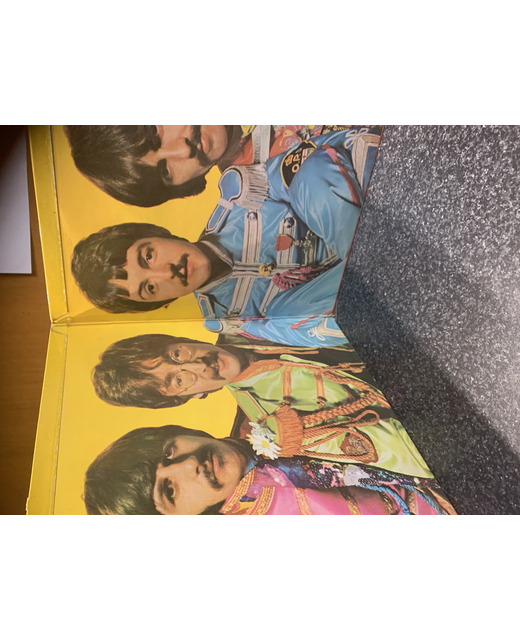 The Beatles - SGT Pepper Lonely Hearts Club Band - Tron Records